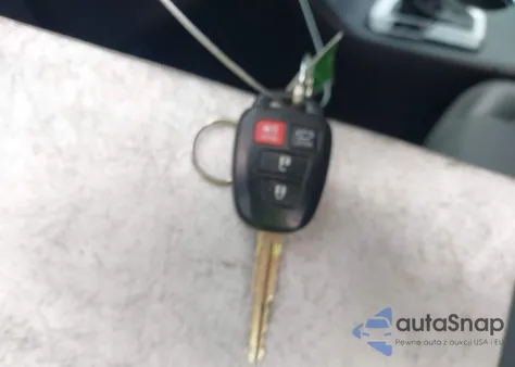 2019 Toyota Highlander Le Plus z USA, uszkodzony, nr VIN 5TDZZRFH5KS349248